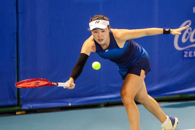 (260128) -- MANILA, Jan. 28, 2026 -- Zhu Lin of China competes during the women s singles round of 32 match between Zhu Lin of China and Sun Lulu of New Zealand at the WTA, Tennis Damen Philippine Women s Open in Manila, the Philippines, Jan. 27, 2026. ) (SP)THE PHILIPPINES-MANILA-TENNIS-WTA PHILIPPINE WOMEN S OPEN-SINGLES ROUELLExUMALI 