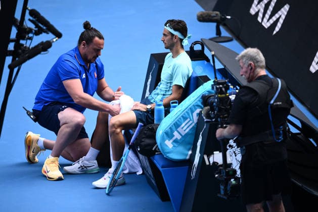 Tennis, Australian Open, quarter-finals, Musetti has to retire injured against Djokovic