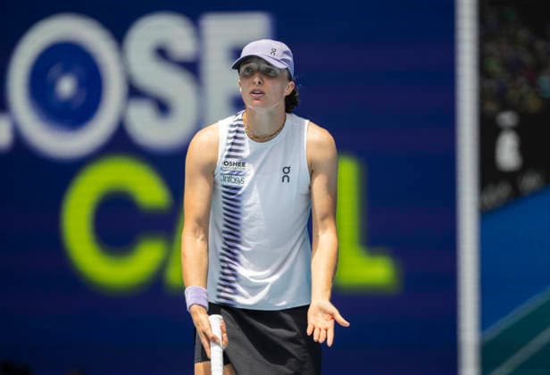 (260128) -- MELBOURNE, Jan. 28, 2026 -- Iga Swiatek reacts during the women s singles quarterfinal match between Elena Rybakina of Kazakhstan and Iga Swiatek of Poland at the Australian Open tennis tournament in Melbourne, Australia, Jan. 28, 2026. (Photo by Xinhua) (SP)AUSTRALIA-MELBOURNE-TENNIS-AUSTRALIAN OPEN-WOMEN S SINGLES-QUARTERFINALS HuxJingchen 