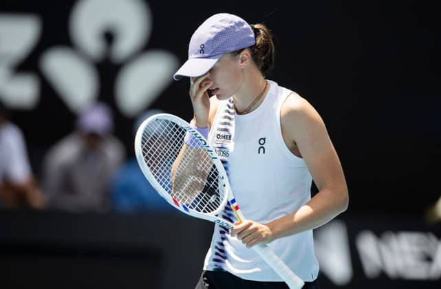 (260128) -- MELBOURNE, Jan. 28, 2026 -- Iga Swiatek reacts during the women s singles quarterfinal match between Elena Rybakina of Kazakhstan and Iga Swiatek of Poland at the Australian Open tennis tournament in Melbourne, Australia, Jan. 28, 2026. (Photo by Xinhua) (SP)AUSTRALIA-MELBOURNE-TENNIS-AUSTRALIAN OPEN-WOMEN S SINGLES-QUARTERFINALS HuxJingchen 