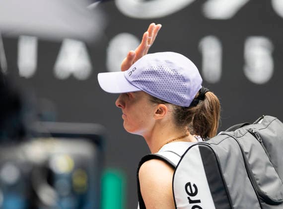 (260128) -- MELBOURNE, Jan. 28, 2026 -- Iga Swiatek leaves the court after the women s singles quarterfinal match between Elena Rybakina of Kazakhstan and Iga Swiatek of Poland at the Australian Open tennis tournament in Melbourne, Australia, Jan. 28, 2026. (Photo by Xinhua) (SP)AUSTRALIA-MELBOURNE-TENNIS-AUSTRALIAN OPEN-WOMEN S SINGLES-QUARTERFINALS HuxJingchen 