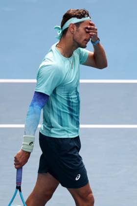 Lorenzo Musetti after retiring injured in his quarter final match Australian Open tennis tournament, Day Eleven, Melbourne Park, Australia - 28 Jan 2026Melbourne Melbourne Park Victoria (VIC) Australia  Copyright: xEllaxLing Shutterstockx 16403681cq