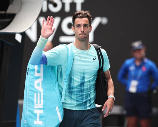 Lorenzo Musetti ITA says goodbye to the crowd, fans after retiring due to injury, Australian Open 2026 Melbourne Park, Melbourne, Victoria, Australia Copyright: xJuergenxHasenkopfx
