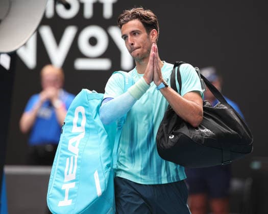 Lorenzo Musetti ITA says goodbye to the crowd, fans after retiring due to injury, Australian Open 2026 Melbourne Park, Melbourne, Victoria, Australia Copyright: xJuergenxHasenkopfx
