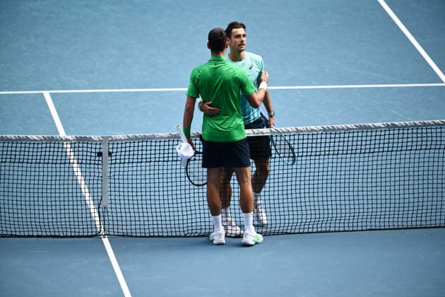 TENNIS AUSTRALIAN OPEN, Lorenzo Musetti of Italy is consoled by Novak Djokovic of Serbiaas heretires injured during their men™s quarterfinals on day 11 of the 2026 Australian Open tennis tournament at Melbourne Park in Melbourne, Wednesday, January 28, 2026. ( NO ARCHIVING MELBOURNE VICTORIA AUSTRALIA  Copyright: xJOELxCARRETTx 20260128179751474410