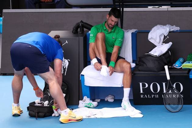 Novak Djokovic receiving treatment during his quarter final match Australian Open tennis tournament, Day Eleven, Melbourne Park, Australia - 28 Jan 2026Melbourne Melbourne Park Victoria (VIC) Australia  Copyright: xEllaxLing Shutterstockx 16403681dt