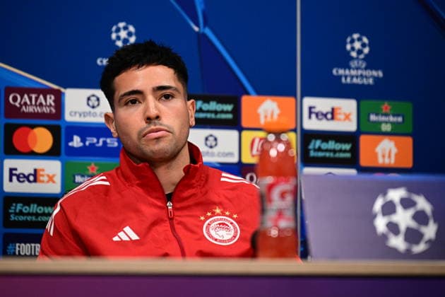 UEFA Champions League, Ajax vs Olympiacos FC - JosÃ Luis Mendilibar coach and Francisco Ortega player of Olympiacos attent a press conference, PK, Pressekonferenz prior to the UEFA Champions League league phase matchday 8 soccer match between Ajax and Olympiacos at Johan Cruyff Arena in Amsterdam, Netherlands, 27 January 2025. IMAGO ONE INCH PRODUCTIONS AMSTERDAM NETHERLANDS Copyright: xOnexInchxProductionsx 6827051