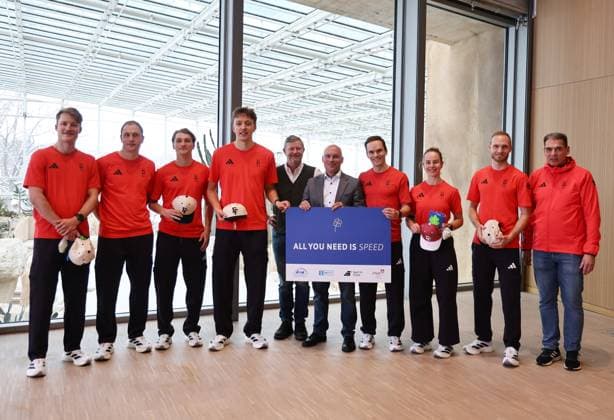 Verabschiedung der Olympiateilnehmer 2026 27.01.2026, Erfurt, egapark, Danakil, Verabschiedung der Thueringer Wintersportler, die an den Olympischen Winterspielen 2026 in Mailand und Cortina teilnehmen im Bild: Fridtjof Petzold (Eisschnelllauf, Crimmitschauer Polizeisportverein), Hendrik Dombek (Eisschnelllauf, Muenchener Eislauf Verein), Moritz Klein (Eisschnelllauf, ESC Erfurt), Finn Sonnekalb (Eisschnelllauf, ESC Erfurt) , Praesident des ESC Michael Schneider, Oberbuergermeister der Stadt Erfurt Andreas Horn, Felix Maly (Eisschnelllauf, ESC Erfurt), Sophie Warmuth (Eisschnelllauf, ESC Erfurt), Patrick Beckert (Eisschnelllauf, ESC Erfurt) und Team-Arzt Dr. Gerald Lutz *** Farewell to the 2026 Olympic participants 27 01 2026, Erfurt, egapark, Danakil, Farewell to the Thuringian winter athletes participating in the 2026 Winter Olympics in Milan and Cortina in the picture Fridtjof Petzold speed skating, Crimmitschauer Polizeisportverein , Hendrik Dombek speed skating, Muenchener Eislauf Verein , Moritz Klein speed skating, ESC Erfurt , Finn Sonnekalb speed skating, ESC Erfurt , President of the ESC Michael Schneider, Mayor of Erfurt Andreas Horn, Felix Maly speed skating, ESC Erfurt , Sophie Warmuth speed skating, ESC Erfurt , Patrick Beckert speed skating, ESC Erfurt and team doctor Dr. Gerald Lutz
