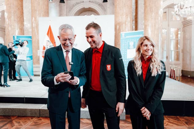 OLYMPICS - Winter Olympic Games, Olympische Spiele, Olympia, OS Milano Cortina 2026 VIENNA,AUSTRIA,28.JAN.26 - OLYMPICS - Winter Olympic Games Milano Cortina 2026, preview, Vereidigung Olympic Team Austria. Image shows president Alexander Van Der Bellen, Benjamin Karl (AUT) and Anna Gasser (AUT).  GEPAxpictures xAlexanderxSolc