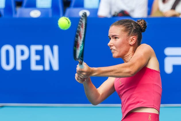 (260128) -- MANILA, Jan. 28, 2026 -- Tatiana Prozorova hits a return during the women s singles round of 16 match between Tatjana Maria of Germany and Tatiana Prozorova of Russia at the WTA, Tennis Damen Philippine Women s Open in Manila, the Philippines, Jan. 28, 2026. ) (SP)PHILIPPINES-MANILA-WTA PHILIPPINE WOMEN S OPEN RouellexUmali 
