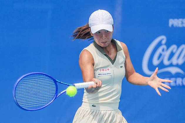(260128) -- MANILA, Jan. 28, 2026 -- Hontama Mai hits a return during the women s singles round of 16 match between Camila Osorio of Colombia and Hontama Mai of Japan at the WTA, Tennis Damen Philippine Women s Open in Manila, the Philippines, Jan. 28, 2026. ) (SP)PHILIPPINES-MANILA-WTA PHILIPPINE WOMEN S OPEN RouellexUmali 
