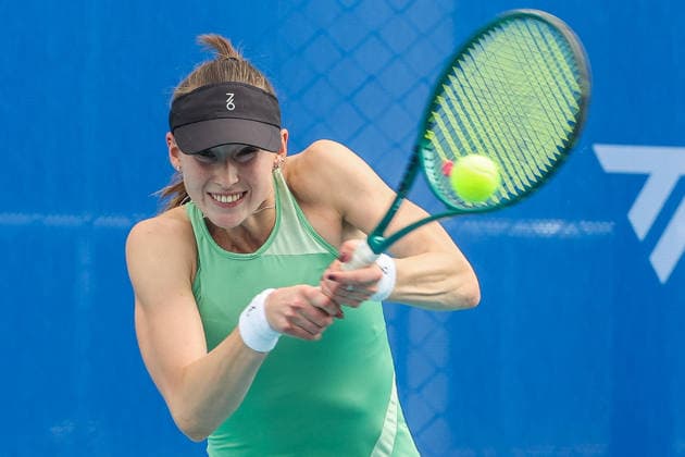 (260128) -- MANILA, Jan. 28, 2026 -- Mariia Tkacheva hits a return during the women s singles round of 16 match between Donna Vekic of Croatia and Mariia Tkacheva of Russia at the WTA, Tennis Damen Philippine Women s Open in Manila, the Philippines, Jan. 28, 2026. ) (SP)PHILIPPINES-MANILA-WTA PHILIPPINE WOMEN S OPEN RouellexUmali 