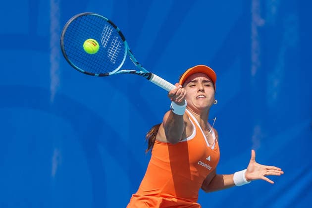 (260128) -- MANILA, Jan. 28, 2026 -- Camila Osorio hits a return during the women s singles round of 16 match between Camila Osorio of Colombia and Hontama Mai of Japan at the WTA, Tennis Damen Philippine Women s Open in Manila, the Philippines, Jan. 28, 2026. ) (SP)PHILIPPINES-MANILA-WTA PHILIPPINE WOMEN S OPEN RouellexUmali 