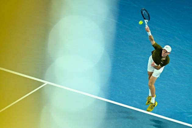 Australian Open - Jannik Sinner v Ben Shelton Jannik Sinner (ITA) during his quarter final round match at the 2026 Australian Open at Melbourne Park in Melbourne, Australia, on January 28, 2026. Photo by Corinne Dubreuil ABACAPRESS.COM Melbourne Australia  Copyright: xDubreuilxCorinne ABACAx