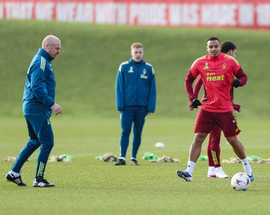 Nottingham Forest Training & press conference, PK, Pressekonferenz Sean Dyche the manager of Nottingham Forest and Murillo of Nottingham Forest during the Nottingham Forest Training Session ahead of the Europa League Game at Nigel Doughty Academy, Nottingham 28 01 2026 UK Newspapers OUT Copyright: xAndyxSumnerx FIL-22874-0020