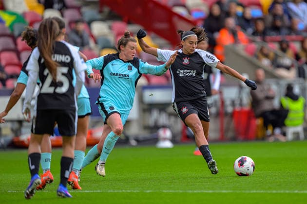 Andressa Alves (8 SC Corinthians) shoots at goal during the FIFA Women s Champions Cup game between Gotham FC vs SC Corinthians at Gtech Community Stadium in London , England . (Photo by Keeran Marquis Sports Press Photo SPP) Copyright: xKeeranxMarquis SPPx Sportspressphoto_SPR86201