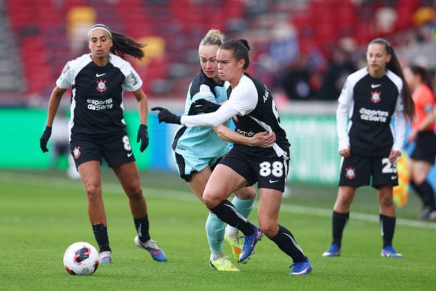 London, England, 28th January 2026. Jaelin Howell (2nd L) of Gotham and Ana Vitoria (2nd R) of Corinthians challenge for the ball during the Gotham FC vs Corinthians Feminino FIFA Womens Champions Cup semi-final match at Gtech Community Stadium, London. Picture credit should read: Paul Terry Sportimage EDITORIAL USE ONLY. No use with unauthorised audio, video, data, fixture lists, club league logos or live services. Online in-match use limited to 120 images, no video emulation. No use in betting, games or single club league player publications. SPI_015_PT_Gotham_Corinthians SPI-4483-0015
