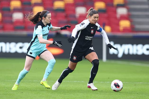 London, England, 28th January 2026. Rose Lavelle of Gotham and Gabi Zanotti of Corinthians challenge for the ball during the Gotham FC vs Corinthians Feminino FIFA Womens Champions Cup semi-final match at Gtech Community Stadium, London. Picture credit should read: Paul Terry Sportimage EDITORIAL USE ONLY. No use with unauthorised audio, video, data, fixture lists, club league logos or live services. Online in-match use limited to 120 images, no video emulation. No use in betting, games or single club league player publications. SPI_016_PT_Gotham_Corinthians SPI-4483-0016