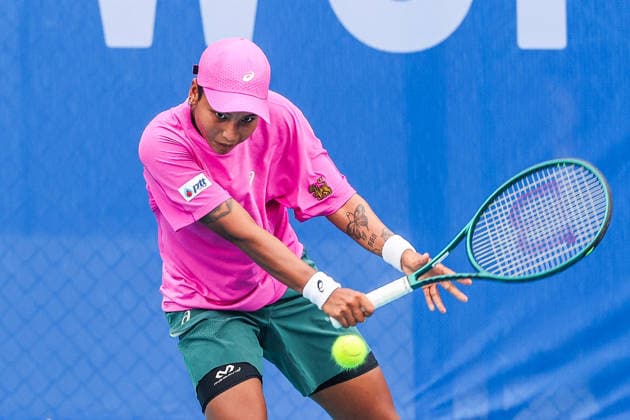 (260128) -- MANILA, Jan. 28, 2026 -- Mananchaya Sawangkaew hits a return during the women s singles round of 16 match between Zhu Lin of China and Mananchaya Sawangkaew of Thailand at the WTA, Tennis Damen Philippine Women s Open in Manila, the Philippines, Jan. 28, 2026. ) (SP)PHILIPPINES-MANILA-WTA PHILIPPINE WOMEN S OPEN RouellexUmali 