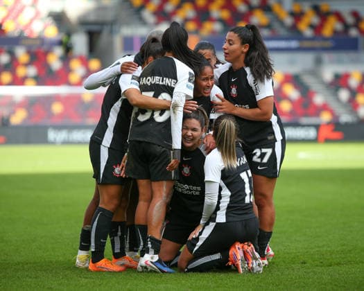 London, England, January 28 2026: Players of SC Corinthians celebrate with goalscorer Gabi Zanotti (10 SC Corinthians) during the FIFA Women s Champions Cup game between Gotham FC and SC Corinthians at Gtech Community Stadium in London, England. (Photo by Jay Patel Sports Press Photo SPP) Copyright: xJayxPatel SportsxPressxPhoto SPPx Sportspressphoto_SPR86319