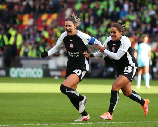 London, England, January 28 2026: Ivana Fuso (13 SC Corinthians) celebrates with goalscorer Gabi Zanotti (10 SC Corinthians) during the FIFA Women s Champions Cup game between Gotham FC and SC Corinthians at Gtech Community Stadium in London, England. (Photo by Jay Patel Sports Press Photo SPP) Copyright: xJayxPatel SportsxPressxPhoto SPPx Sportspressphoto_SPR86353