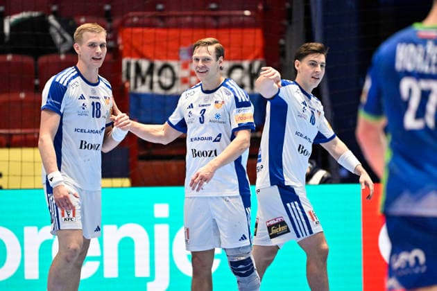 MALMÖ, SWEDEN 20260128 Iceland s ElliÃ°i ViÃ°arsson, Janus DaÃ°i Smarason and Orri Freyr Ãžorkelsson celebrates during the 2026 EHF European Men s Handball Championship the EHF Euro 2026 main round match between Slovenia and Iceland at Malmö Arena, in Malmö, Sweden, on January 28, 2026 MALMÖ SWEDEN x50090x  Copyright: xJohanxNilsson TTx EHF EURO 2026 SLOVENIA-ICELAND