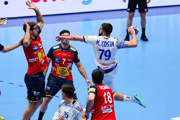 Throw Goal Martim Costa Portugal, 79 DEN, Spain vs Portugal, Handball, EHF European Championship 2026, Main Round, Matchday 4, 28 01 2026 DEN, Spain vs Portugal, Handball, EHF European Championship 2026, Main Round, Matchday 4, 28 01 2026 Herning Copyright: xEibner-Pressefoto MarcelxvonxFehrnx EP_MFN