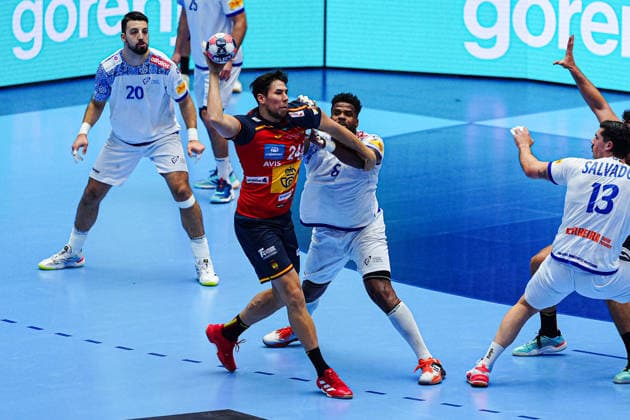 Daniel Dujshebaev Spain, 24 , Victor Iturizza Portugal, 08 DEN, Spain vs Portugal, Handball, EHF European Championship 2026, Main Round, Matchday 4, 28 01 2026 DEN, Spain vs Portugal, Handball, EHF European Championship 2026, Main Round, Matchday 4, 28 01 2026 Herning Copyright: xEibner-Pressefoto MarcelxvonxFehrnx EP_MFN