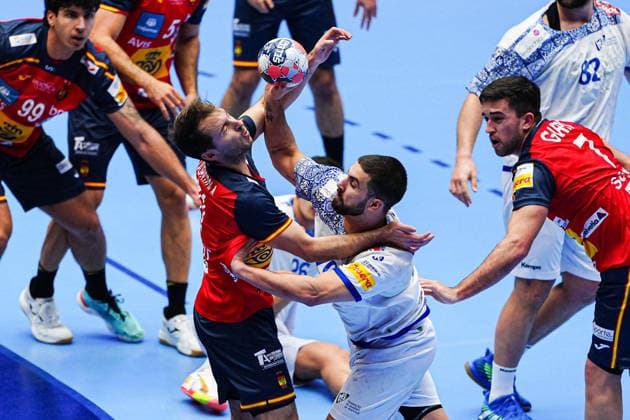 Kauldi Odriozola Spain, 11 , Martim Costa Portugal, 79 DEN, Spain vs Portugal, Handball, EHF European Championship 2026, Main Round, Matchday 4, 28 01 2026 DEN, Spain vs Portugal, Handball, EHF European Championship 2026, Main Round, Matchday 4, 28 01 2026 Herning Copyright: xEibner-Pressefoto MarcelxvonxFehrnx EP_MFN