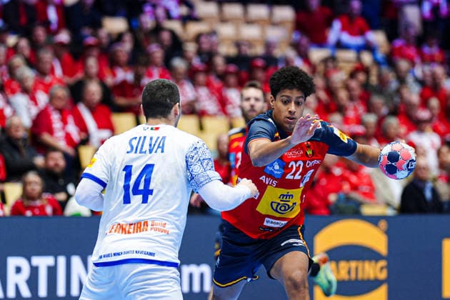 Rui Silva Portugal, 14 , Marcos Fis Spain, 22 DEN, Spain vs Portugal, Handball, EHF European Championship 2026, Main Round, Matchday 4, 28 01 2026 DEN, Spain vs Portugal, Handball, EHF European Championship 2026, Main Round, Matchday 4, 28 01 2026 Herning Copyright: xEibner-Pressefoto MarcelxvonxFehrnx EP_MFN