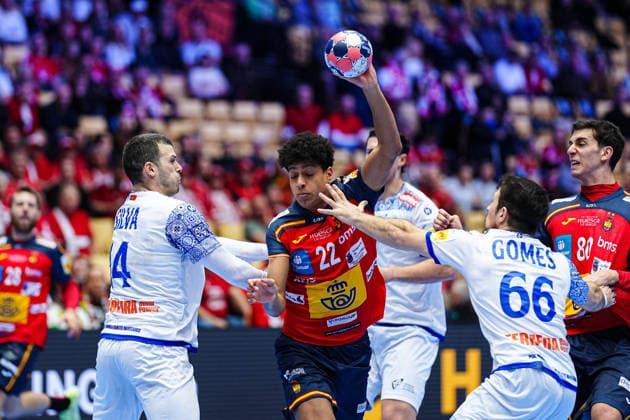 Rui Silva Portugal, 14 , Marcos Fis Spain, 22 , Joao Gomes Portugal, 66 DEN, Spain vs Portugal, Handball, EHF European Championship 2026, Main Round, Matchday 4, 28 01 2026 DEN, Spain vs Portugal, Handball, EHF European Championship 2026, Main Round, Matchday 4, 28 01 2026 Herning Copyright: xEibner-Pressefoto MarcelxvonxFehrnx EP_MFN
