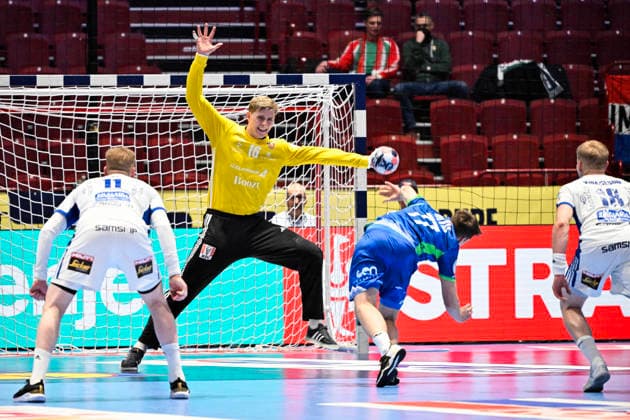 MALMÖ, SVERIGE 20260128 Slovenia s Domen Novak against Iceland s goalkeeper Viktor Gisli Hallgrimsson during the 2026 EHF European Men s Handball Championship the EHF Euro 2026 main round match between Slovenia and Iceland at Malmö Arena, in Malmö, Sweden, on January 28, 2026 MALMÖ SVERIGE x50090x  Copyright: xJohanxNilsson TTx EHF EURO 2026 SLOVENIA-ICELAND