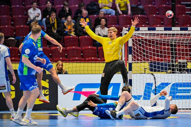 MALMÖ, SVERIGE 20260128 Icelands goalkeeper Viktor Gisli Hallgrimsson makes a save during the 2026 EHF European Men s Handball Championship the EHF Euro 2026 main round match between Slovenia and Iceland at Malmö Arena, in Malmö, Sweden, on January 28, 2026 MALMÖ SVERIGE x50090x  Copyright: xJohanxNilsson TTx EHF EURO 2026 SLOVENIA-ICELAND