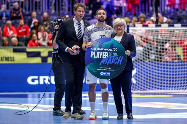 28 01 2026, Handball, Men s EHF EURO 2026, Spain Portugal, Jyske Bank Boxing in Herning, Denmark, Main Round Player of the Match POTM Honor Award Martim Mota Costa Portugal 79 Denmark