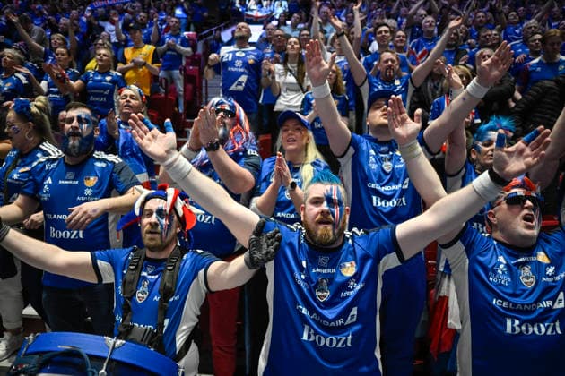 Icelandic fans celebrates after Iceland wins against Slovenia, 31 39, during the 2026 EHF European Men s Handball Championship the EHF Euro 2026 main round match between Slovenia and Iceland at Malmö Arena, in Malmö, Sweden, on January 28, 2026 MALMÖ SWEDEN x50090x  Copyright: xJohanxNilsson TTx EHF EURO 2026 SLOVENIA-ICELAND