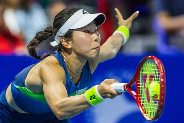 (260128) -- MANILA, Jan. 28, 2026 -- Sakatsume Himeno of Japan competes during the women s singles round of 16 match between Alexandra Eala of the Philippines and Himeno Sakatsume of Japan at the WTA, Tennis Damen Philippine Women s Open in Manila, the Philippines, Jan. 28, 2026. ) (SP)PHILIPPINES-MANILA-WTA PHILIPPINE WOMEN S OPEN ROUELLExUMALI 