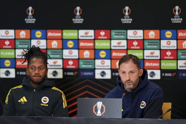 Ahead of FCSB v Fenerbahce - UEFA Europa League BUCHAREST, ROMANIA - JANUARY 28: Head coach Domenico Tedesco (R) of Fenerbahce and his player Fred (L) attend the press conference, PK, Pressekonferenz ahead of the UEFA Europa League Week 8 football match between FCSB and Fenerbahce at the National Arena in Bucharest, Romania on January 28, 2026. Arife Karakum Anadolu Bucharest Romania. Editorial use only. Please get in touch for any other usage.  Copyright: x2026xAnadoluxArifexKarakumx