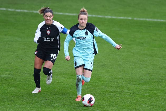 London, England, 28th January 2026. Gabi Zanotti of Corinthians and Emily Sonnett of Gotham challenge for the ball during the Gotham FC vs Corinthians Feminino FIFA Womens Champions Cup semi-final match at Gtech Community Stadium, London. Picture credit should read: Paul Terry Sportimage EDITORIAL USE ONLY. No use with unauthorised audio, video, data, fixture lists, club league logos or live services. Online in-match use limited to 120 images, no video emulation. No use in betting, games or single club league player publications. SPI_043_PT_Gotham_Corinthians SPI-4483-0043