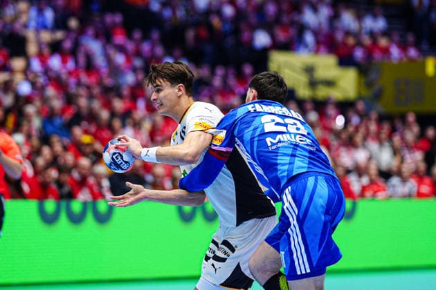 Julian Koester Germany, 18 , Ludovic Fabregas France, 23 DEN, Germany vs France, Handball, EHF European Championship 2026, Main Round, Matchday 4, 28 01 2026 DEN, Germany vs France, Handball, EHF European Championship 2026, Main Round, Matchday 4, 28 01 2026 Herning Copyright: xEibner-Pressefoto MarcelxvonxFehrnx EP_MFN