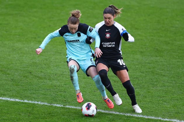 London, England, 28th January 2026. Emily Sonnett of Gotham and Gabi Zanotti of Corinthians challenge for the ball during the Gotham FC vs Corinthians Feminino FIFA Womens Champions Cup semi-final match at Gtech Community Stadium, London. Picture credit should read: Paul Terry Sportimage EDITORIAL USE ONLY. No use with unauthorised audio, video, data, fixture lists, club league logos or live services. Online in-match use limited to 120 images, no video emulation. No use in betting, games or single club league player publications. SPI_044_PT_Gotham_Corinthians SPI-4483-0044
