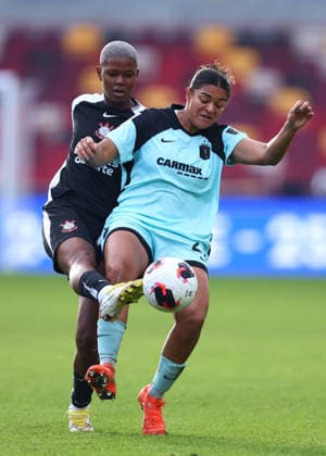 London, England, 28th January 2026. Jhonson of Corinthians and Jess Carter of Gotham challenge for the ball during the Gotham FC vs Corinthians Feminino FIFA Womens Champions Cup semi-final match at Gtech Community Stadium, London. Picture credit should read: Paul Terry Sportimage EDITORIAL USE ONLY. No use with unauthorised audio, video, data, fixture lists, club league logos or live services. Online in-match use limited to 120 images, no video emulation. No use in betting, games or single club league player publications. SPI_070_PT_Gotham_Corinthians SPI-4483-0070