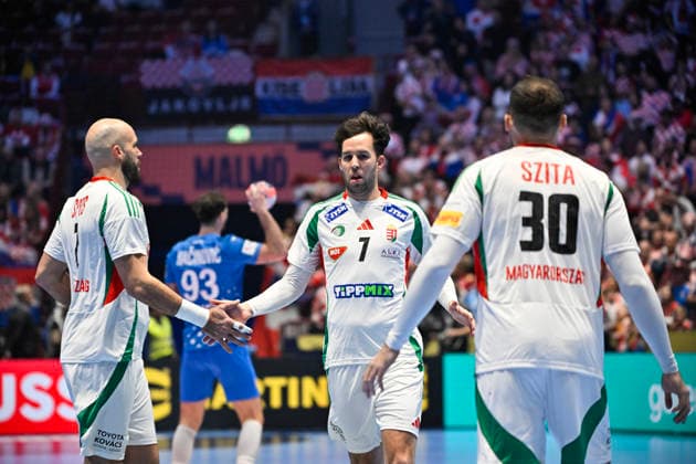 MALMÖ, SVERIGE 20260128 Hungary s Bendeguz Boka celebrates with his teammates during the 2026 EHF European Men s Handball Championship the EHF Euro 2026 main round match between Croatia and Hungary at Malmö Arena, in Malmö, Sweden, on January 28, 2026 MALMÖ SVERIGE x50090x  Copyright: xJohanxNilsson TTx EHF EURO 2026 CROATIA-HUNGARY
