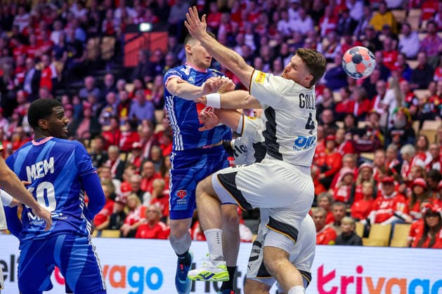 28 01 2026, Handball, Men s EHF EURO 2026, Germany France, Jyske Bank Boxing in Herning, Denmark, Main Round Aymeric Minne France 04 in duel against Johannes Golla Germany 04 Denmark