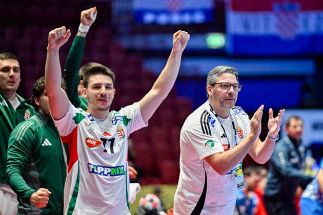 MALMÖ, SWEDEN 20260128 Hungary s Egon Hanusz and head coach JosÃ Rodriguez celebrate during the 2026 EHF European Men s Handball Championship the EHF Euro 2026 main round match between Croatia and Hungary at Malmö Arena, in Malmö, Sweden, on January 28, 2026 MALMÖ SWEDEN x50090x  Copyright: xJohanxNilsson TTx EHF EURO 2026 CROATIA-HUNGARY