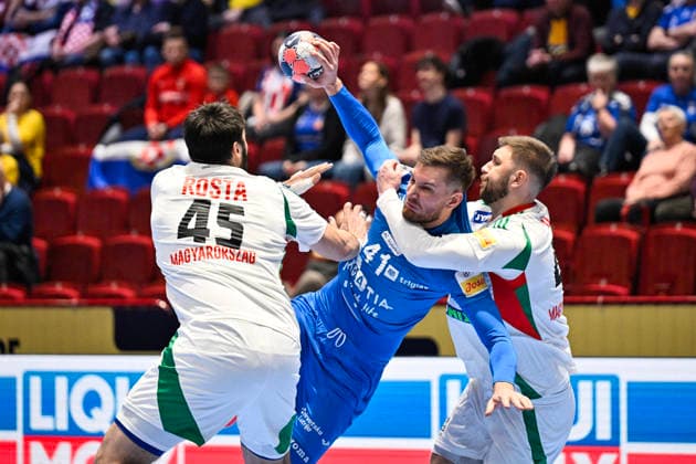 Croatia s Tin LuÄin against Hungary s Miklos Rosta and Zoran IliÄ‡ during the 2026 EHF European Men s Handball Championship the EHF Euro 2026 main round match between Croatia and Hungary at Malmö Arena, in Malmö, Sweden, on January 28, 2026 MALMÖ SWEDEN x50090x  Copyright: xJohanxNilsson TTx EHF EURO 2026 CROATIA-HUNGARY
