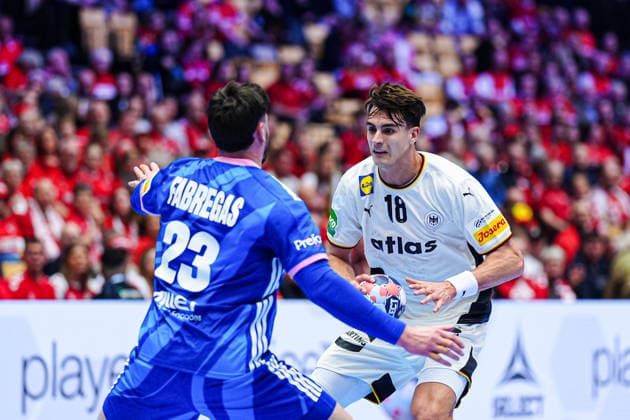 Ludovic Fabregas France, 23 , Julian Koester Germany, 18 DEN, Germany vs France, Handball, EHF European Championship 2026, Main Round, Matchday 4, 28 01 2026 DEN, Germany vs France, Handball, EHF European Championship 2026, Main Round, Matchday 4, 28 01 2026 Herning Copyright: xEibner-Pressefoto MarcelxvonxFehrnx EP_MFN