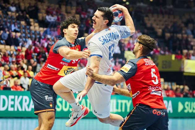 DENMARK European Men s Handball Championship Spain Portugal Portugal s Salvador Salvador in a duel with Spain s Javier Rodriguez and Antonio Serradilla during the EHF Euro 2026 main round men s handball match between Spain and Portugal at Jyske Bank Boxen in Herning, Wednesday, January 28, 2026 Photo Thomas Traasdahl Ritzau Scanpix , Herning Denmark  Copyright: RitzauxScanpix ThomasxTraasdahlx spdk20260128-162214-L