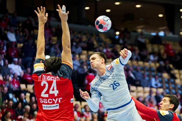 DENMARK EM Men s Handball Spain Portugal Portugal s Francisco Costa in a duel with Spain s Daniel Dujshebaev during the EHF Euro 2026 men s handball main round match between Spain and Portugal at Jyske Bank Boxen in Herning, Wednesday, January 28, 2026 Photo Thomas Traasdahl Ritzau Scanpix , Herning Denmark  Copyright: RitzauxScanpix ThomasxTraasdahlx spdk20260128-173615-L