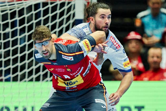 DENMARK EM Men s Handball Spain Portugal Spain s Antonio Serradilla in a duel with Portugal s Luis Frade during the EHF Euro 2026 main round men s handball match between Spain and Portugal at Jyske Bank Boxen in Herning, Wednesday, January 28, 2026 Photo Thomas Traasdahl Ritzau Scanpix , Herning Denmark  Copyright: RitzauxScanpix ThomasxTraasdahlx spdk20260128-174149-L