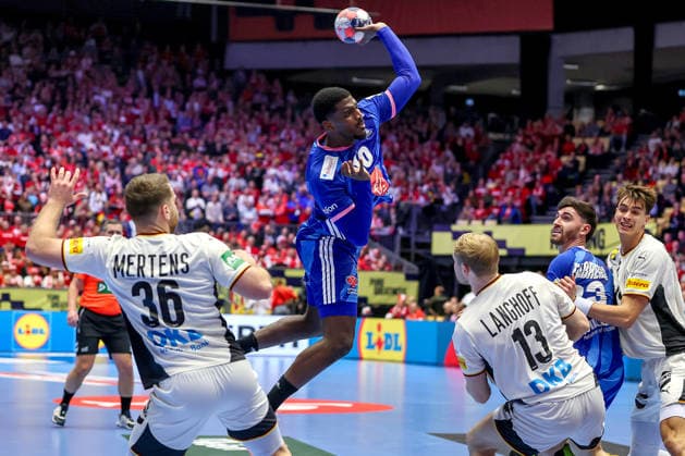 28 01 2026, Handball, Men s EHF EURO 2026, Germany France, Jyske Bank Boxing in Herning, Denmark, Main Round Dika Mem France 10 in duel against Lukas Mertens Germany 36 Matthes Langhoff Germany 13 Denmark